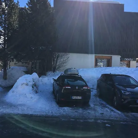Le Roche Mantel *